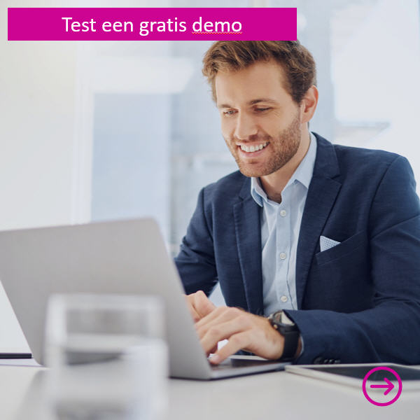 Een trader test het gratis CFD-Forex trading platform.